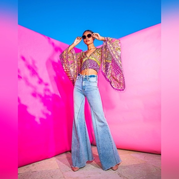 Alice + Olivia Light Wash Bell Bottom Jeans NWOT - Picture 5 of 7